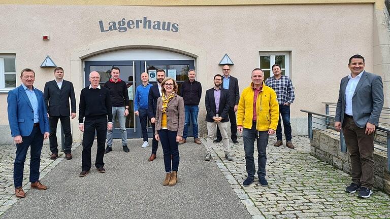 Die Bürgermeister der zwölf Mitgliedsgemeinden der ILE Maindreieck trafen sich zur Evaluierung in Marktbreit. Die Bürgermeister der zwölf Mitgliedsgemeinden der ILE Maindreieck trafen sich zur Evaluierung in Marktbreit.