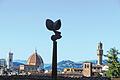 Fritz Koenigs &bdquo;Flora V&ldquo; ist derzeit zwischen der Domkuppel und dem Palazzo Vecchio zum Wahrzeichen von Florenz avanciert.