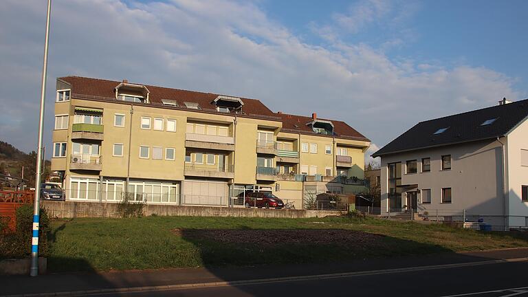 Auf diesem Grundstück in der Bodelschwinghstraße 19 soll ein Mehrfamilienhaus entstehen. Auf diesem Grundstück in der Bodelschwinghstraße 19 soll ein Mehrfamilienhaus entstehen.