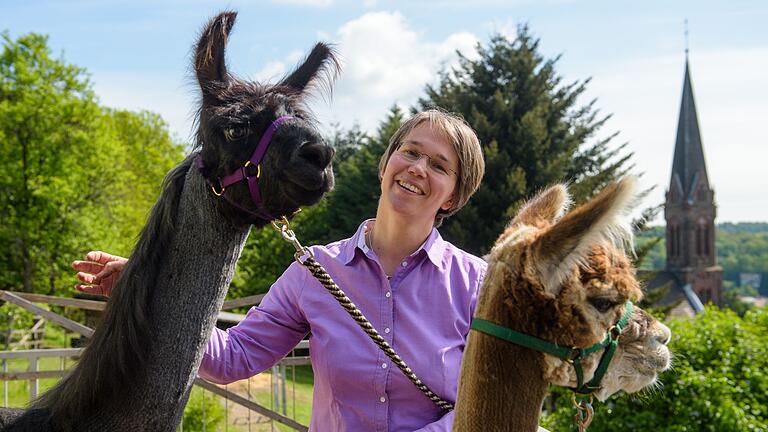 Pfarrerin mit Lamas und Alpakas im Auftrag des Herrn unterwegs       -  Die Tiere sorgen für besondere Stunden