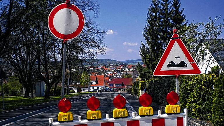 Es geht voran: Der Gehwegbau in der Schulstraße ist wieder aufgenommen worden, nachdem er wegen der Witterung im November vorzeitig hatte abgebrochen werden müssen. Auch diese Maßnahme war Thema bei der Wollbacher Bürgerversammlung.