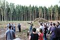 Wie Sie sehen, Sie sehen nichts mehr: Borkenkäferbefall führte zu einem Kahlschlag im Altfelder Wald. Was mit der Fläche gemacht wird, diskutierten Forstreferendare mit Stadtratsmitgliedern.
