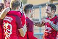 Mittendrin: FC-05-Trainer Tobias Strobl (rechts) feiert bei seinem ersten Einsatz für Landesligist DJK Schwebenried/Schwemmelsbach zusammen mit den neuen Mannschaftskollegen einen 2:0-Sieg.