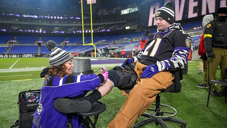 Baltimore Ravens - Pittsburgh Steelers - Leidet auch, wenn seine Ravens gewinnen: Football-Fan Nic Cullison. Baltimore Ravens - Pittsburgh Steelers - Leidet auch, wenn seine Ravens gewinnen: Football-Fan Nic Cullison.