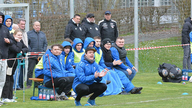 Tim Herterich im Interview       -  Stets engagiert an der Seitenlinie: Tim Herterich, Trainer des FC 06 Bad Kissingen.