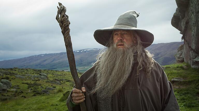 Schauspieler Sir Ian McKellen wird 85       -  Ian McKellen sagt nach Sturz weitere Auftritte ab