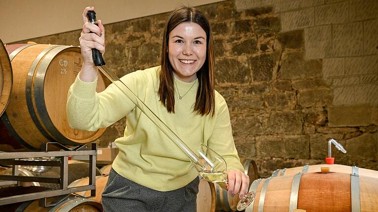 Heute, mit 29 Jahren, trifft die gelernte Winzerin alle Entscheidungen im Betrieb alleine. Heute, mit 29 Jahren, trifft die gelernte Winzerin alle Entscheidungen im Betrieb alleine. 