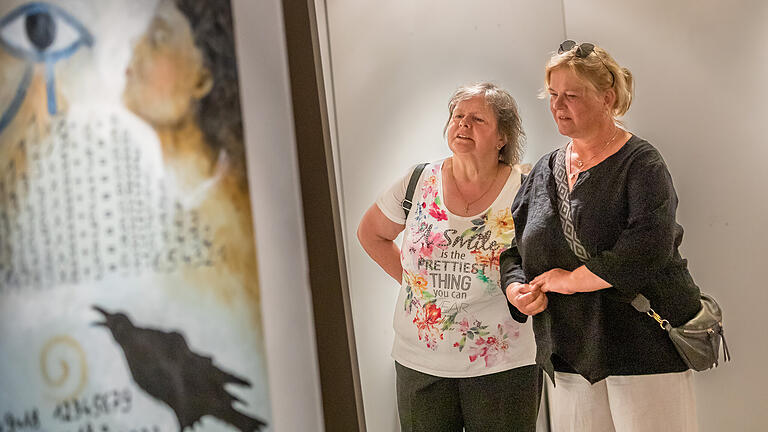Kunstfest Artbreit       -  Zahlreiche Menschen besuchen am Samstag (11.05.24) das Kunstfest 'Artbreit' in Marktbreit (Landkreis Kitzingen).