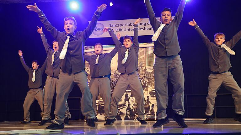 Auch der Männernachwuchs zeigte sein Können: 'Gentleboys', das Jugend-Männerballett der KoKaGe Wiesentheid.