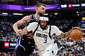 Sacramento Kings - Dallas Mavericks       -  Anthony Davis (rechts) führte die Dallas Mavericks mit 27 Punkten zum Sieg gegen die Sacramento Kings.