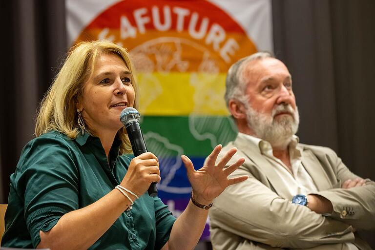 Sind sich gerade beim Thema Atom uneins: CSU-Kandidatin Martina Gießübel und Edwin Hußlein (Freie Wähler). Sind sich gerade beim Thema Atom uneins: CSU-Kandidatin Martina Gießübel und Edwin Hußlein (Freie Wähler).