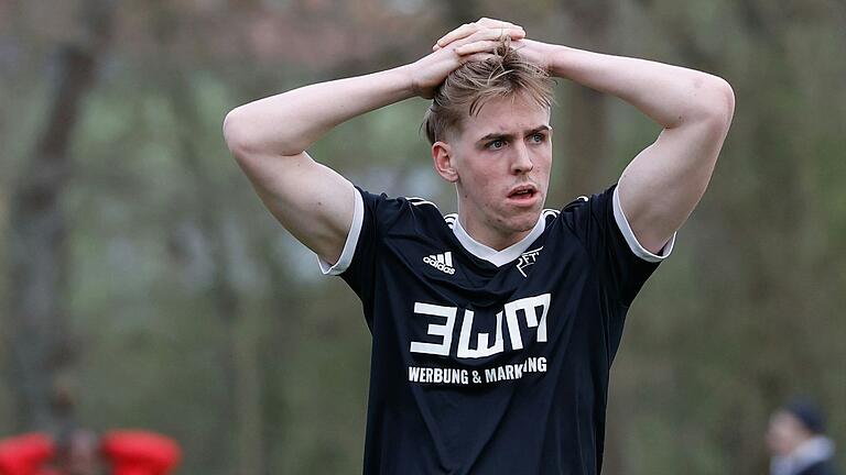 Die Niederlage gegen den SV Sonderhofen im Kreisliga-Nachholspiel war für Edward Sanders und die FT Würzburg vermeidbar. In einer torreichen Partie unterlagen die Gastgeber mit 4:5. Die Niederlage gegen den SV Sonderhofen im Kreisliga-Nachholspiel war für Edward Sanders und die FT Würzburg vermeidbar. In einer torreichen Partie unterlagen die Gastgeber mit 4:5.