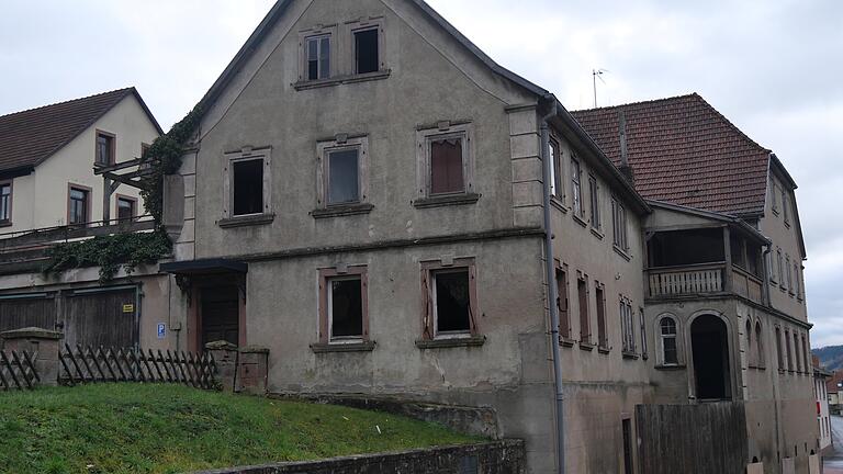 Zu einem symbolischen Preis ist das denkmalgeschützte Geburtshaus des Obersinner Schriftstellers Prof. Dr. Leo Weismantel, das im Volksmund knapp 'Weismantel-Haus' genannt wird, an einen ungarischen Staatsbürger verkauft worden.