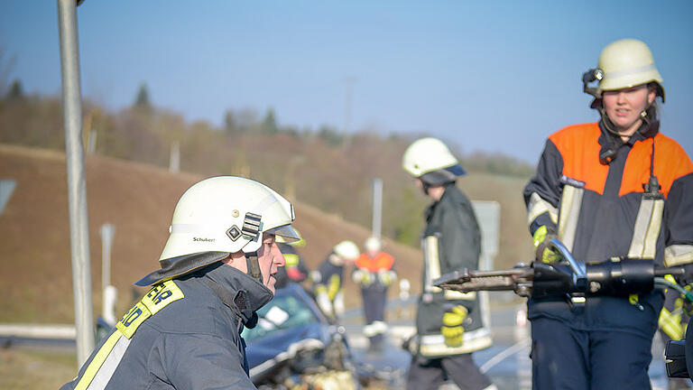 Schwerer Unfall am Sonntag, 20. Januar, auf der B8 bei Marktheidenfeld.