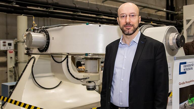 Prof. Samuel Kounev (Lehrstuhl für Software Engineering) wirbt als Dekan der Fakultät für Mathematik und Informatik für den Erhalt und Ausbau der Raumfahrtforschung. Prof. Samuel Kounev (Lehrstuhl für Software Engineering) wirbt als Dekan der Fakultät für Mathematik und Informatik für den Erhalt und Ausbau der Raumfahrtforschung.