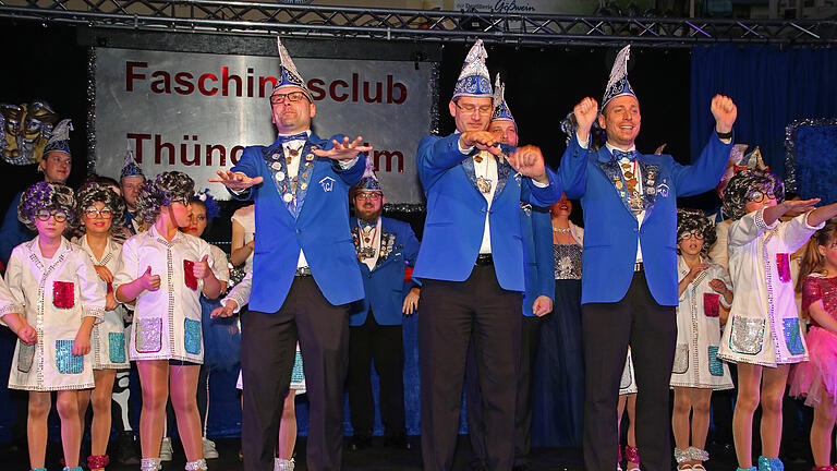 Hochstimmung herrschte bei der Prunksitzung des FC Thüngersheim in der Raiffeisen-Sporthalle am Samstagabend.