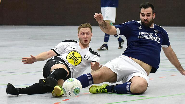 Hallenfußball am Boden: Spieler der DJK Salz und SG Windshausen/Brendlorenzen trafen im vergangenen Jahr in Bad Neustadt aufeinander.