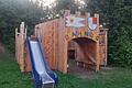 Die Ritterburg auf dem Rodheimer Spielplatz soll noch mit einem Fallschutz ausgestattet werden. Die Gemeinde ist auf der Suche nach Lösungen.