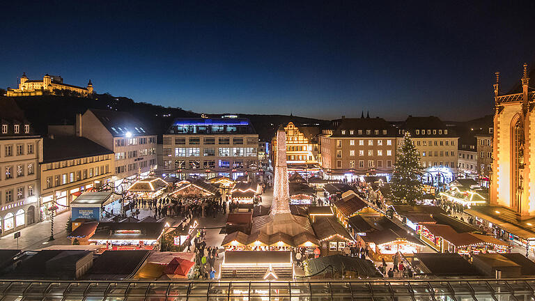 Polizei blickt nach Anschlag wachsam auf Unterfranken       -  Der Weihnachtsmarkt in Würzburg.