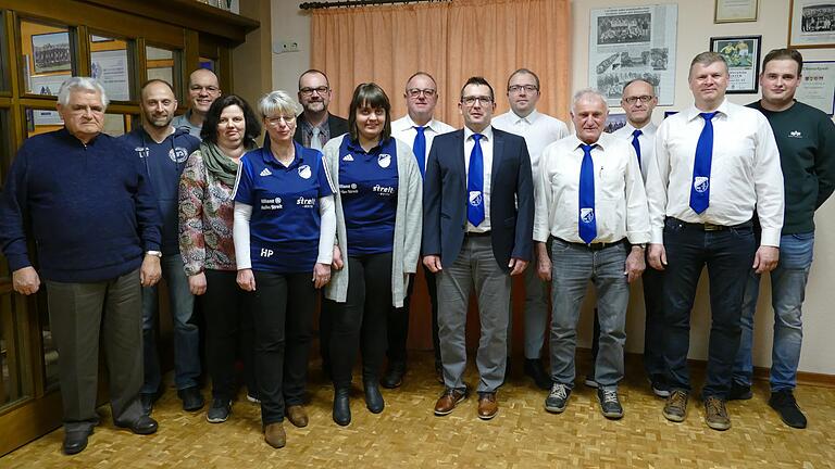 Die neue Vorstandschaft des TSV Stockheim, von links: Alterspräsident Emil Sauer, Christian Beck, Jürgen Link, Sandra Scharfenberger, Bürgermeister Martin Link, Manuela Balling, Rüdiger Heuring, 1. Vorsitzender Heiko Streit, Ramo Schönfelder, Alfred Streit, 3. Vorsitzender Dieter Fromm, 2. Vorsitzender Frank Nöth und Maximilian Euring