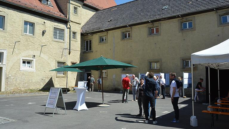 Infostände mit Plänen ermöglichten einen Blick in die Zukunft der Amtskellerei. Die Stadt warb in der Vergangenheit am Tag der Städtebauförderung für deren Ausbau zum Kulturzentrum.