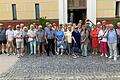 Die Volkacher Ruheständler vor dem Pompejanum.