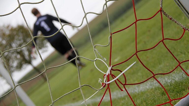 Der 'offene Brief' an den Bayerischen Fußball-Verband (BFV), angestoßen vom Fußball-Landesligisten ASV Rimpar, rief zahlreiche Reaktionen hervor. Die Forderung lautet: Beim Saisonabbruch soll wegen der Quotientenregel keiner absteigen müssen (Symbolbild).