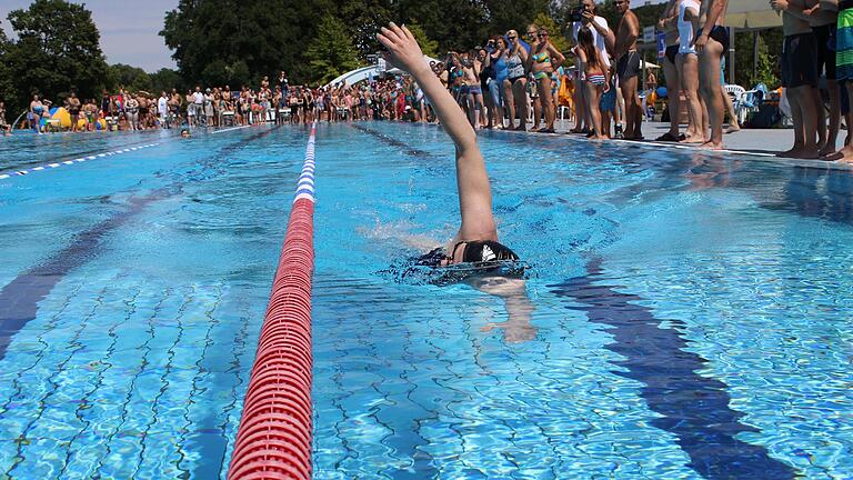 Das Schwimmen im Triamare war vor der Pandemie ein wichtiger Teil des IRhönman, wie dieses Foto von 2016 zeigt.