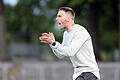 Trainer Tobias Strobl (1. FC Schweinfurt 05) gibt Anweisungen.