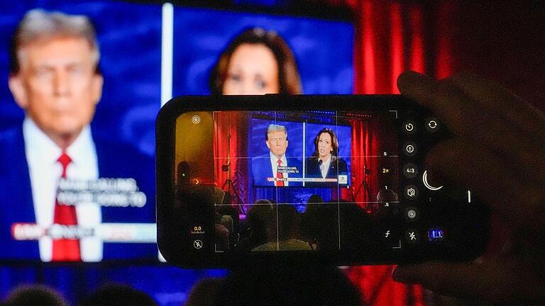 Funf in einem Vergewaltigungsfall zu Unrecht verurteilte und spater entlastete Manner fuhlten sich von Donald Trump wahrend der TV-Debatte verleumdet. (Archivbild)       -  Das Rennen zwischen dem republikanischen Präsidentschaftskandidaten und ehemaligen US-Präsidenten Donald Trump sowie der demokratischen Präsidentschaftskandidatin und US-Vizepräsidentin Kamala Harris ist knapp.