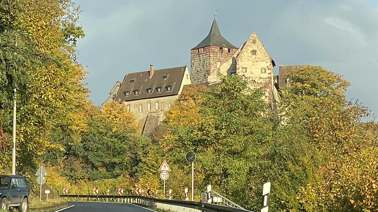Die Auffahrt zur Burg Rothenfels. Die Auffahrt zur Burg Rothenfels.