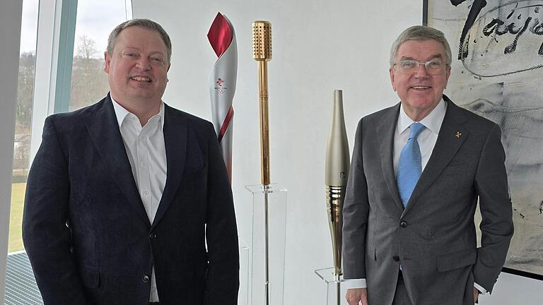 Gespräch in der Zentrale: Main-Post-Redakteur Daniel Rathgeber (links) traf IOC-Präsident Thomas Bach im Olympischen Haus in Lausanne zum Interview.