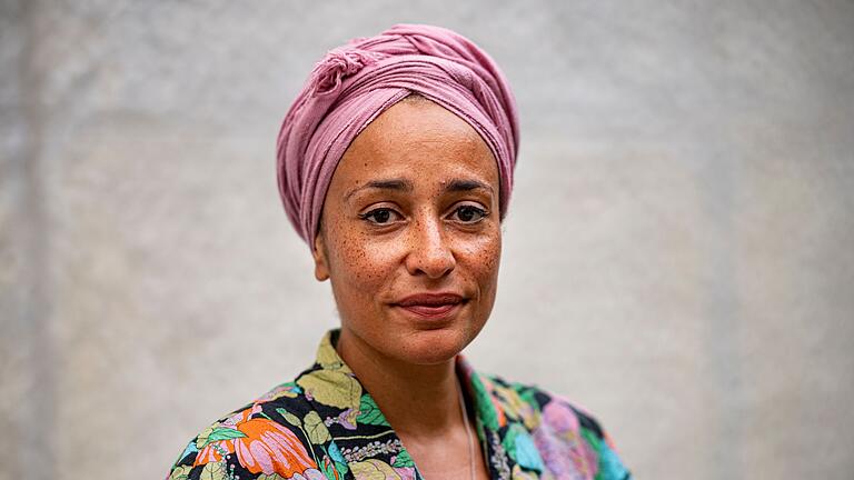 Zadie Smith.jpeg       -  Die britische Bestsellerautorin Zadie Smith legt einen historischen Roman vor, der viele aktuelle Bezüge hat.