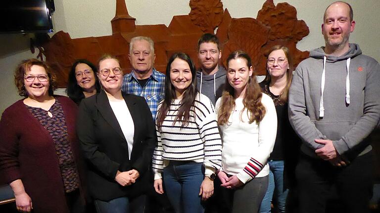 Im Vorstand des SV DJK Schwarzenau arbeiten künftig mit: Alexandra Röthlein (Kassiererin), Marion Bergmann (Zweite Vorsitzende), Barbara Ruß (Schriftführerin), Ludwig Ruß (Vorsitzender), Charlotte Barth, Florian Gistel, Theresa Scheidig, Christina Gistel und Markus Schmitt (von links).