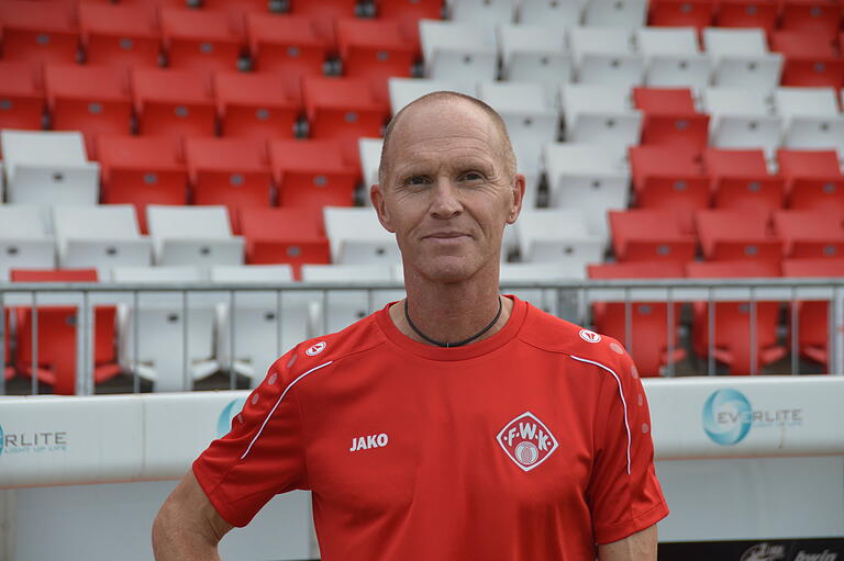 Jochen Seuling, NLZ-Leiter, steht den U-23-Spielern mit Rat und Tat zur Seite.