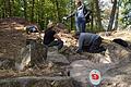 Im vergangenen August wurde letztmals am Burgstall bei Eltmann gegraben. Britta Ziegler und ihr Team (hier Vivien Welker, links, und Nadine Plaschke, rechts) versuchen, in vier Wochen so viele Geheimnisse wie möglich zu lüften.