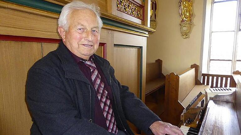 Der Gützinger  Josef Kemmer (Archivfoto), der im Alter von 94 Jahren verstorben ist, hatte 77 Jahre lang seinen Platz an der Kirchenorgel.