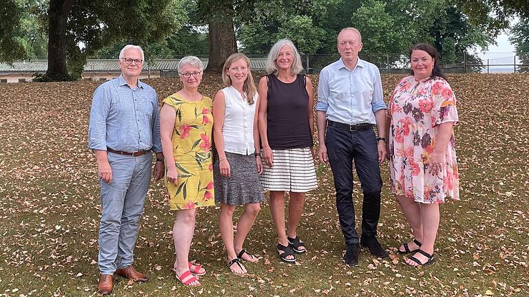 Der neue Vorstand des Kulturforums (von links) Wilfried Neubauer, Janna Liebender-Folz, Sylvia Büttner, Eva Wölfel, Horst Hofmann, Helga Schumacher; auf dem Bild fehlen Andreas Linder, Franziska Manietta und Christian Schneider. Der neue Vorstand des Kulturforums (von links) Wilfried Neubauer, Janna Liebender-Folz, Sylvia Büttner, Eva Wölfel, Horst Hofmann, Helga Schumacher; auf dem Bild fehlen Andreas Linder, Franziska Manietta und Christian Schneider.