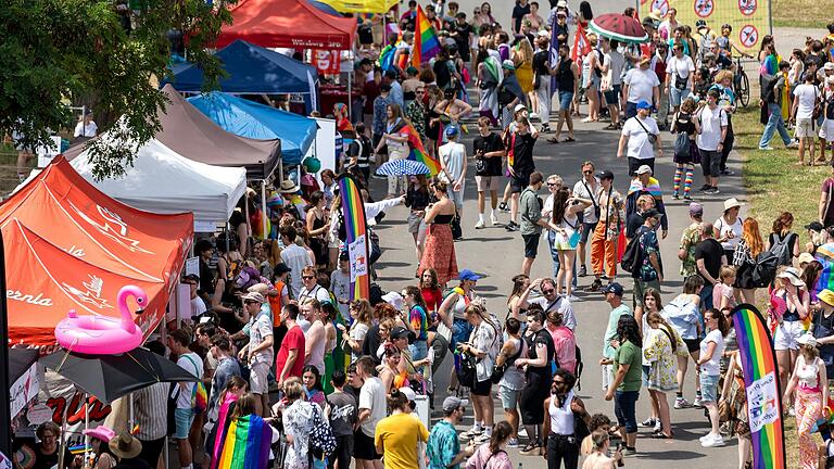 Nach der CSD-Parade soll es bei einem Fest auf den Mainwiesen zu Übergriffen auf CSU-Mitglieder gekommen sein.