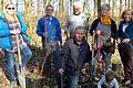 Auf dem Bild (von links) Anke Schneider, Erich Metzger, Josef Pohly, Petra Volk, Edith Mader und knieend Martin Volk unterstützt vom Nachwuchs.