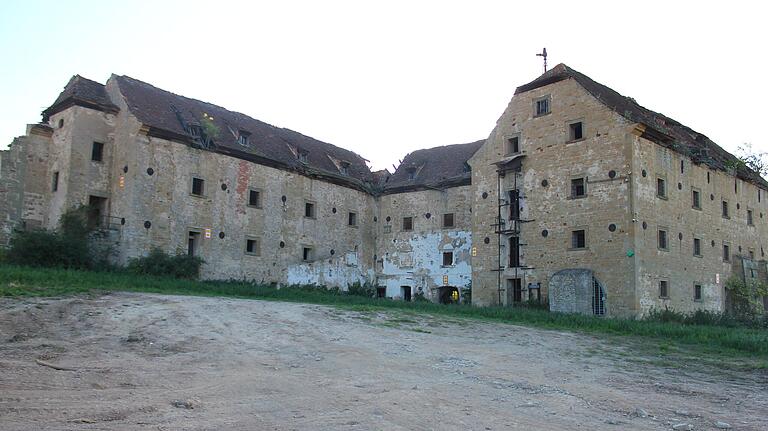 Der Gutshof in Öttershausen bei Volkach wird häufig von Lost-Places-Besuchern frequentiert. Sein Betreten ist aber gefährlich – und gesetzlich verboten.