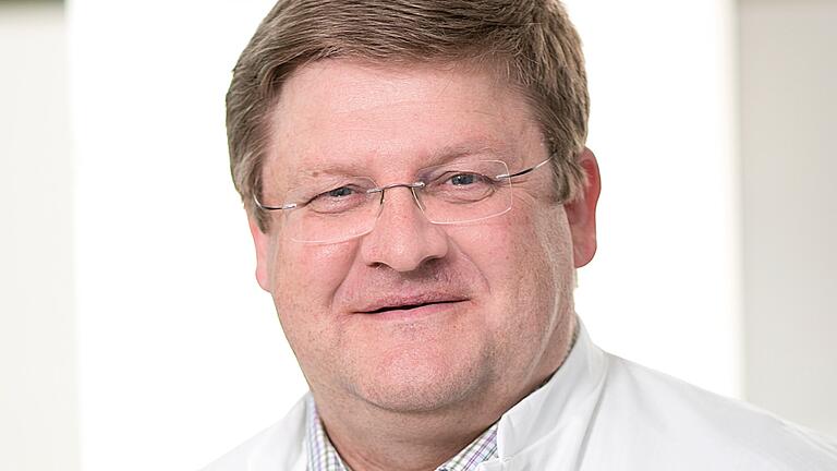 Dr. Michael Dinkel, Chefarzt der Klinik für Anästhesie und Intensivmedizin am Rhön-Klinikum Campus Bad Neustadt, lädt mit weiteren Experten zu Veranstaltungen über Reanimationsmaßnahmen am Mittwoch, 16. Oktober, ein. Dr. Michael Dinkel, Chefarzt der Klinik für Anästhesie und Intensivmedizin am Rhön-Klinikum Campus Bad Neustadt, lädt mit weiteren Experten zu Veranstaltungen über Reanimationsmaßnahmen am Mittwoch, 16. Oktober, ein.