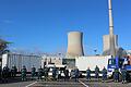 Im Rahmen einer Kooperation zwischen dem Kernkraftwerk Grafenrheinfeld und den THW-Ortsverbänden Schweinfurt und Forchheim wurden den beiden Ortsverbänden zwei Container mit technischem Zubehör übergeben. Im Bild: Helfer der Ortsverbände Schweinfurt und Forchheim mit Herbert Göb (PreussenElektra).