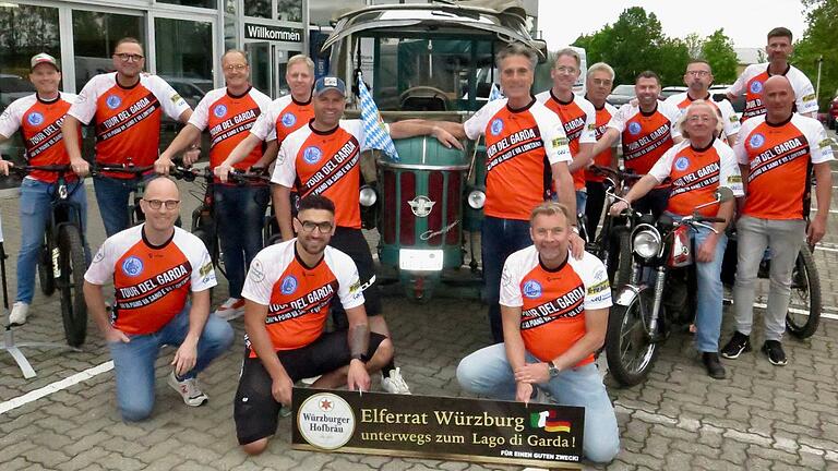 Die Elferräte beim Start ihrer Tour zum Gardasee. Die Elferräte beim Start ihrer Tour zum Gardasee.