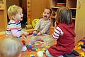 Betriebs-Kita       -  Städtischen Betriebskita (Kindertagesstätte) Karlsruhe: Zahlreiche Dax-Unternehmen wollen einem Medienbericht zufolge in den nächsten Jahren die Kinderbetreuung deutlich ausbauen. Foto: Uli Deck / Archiv