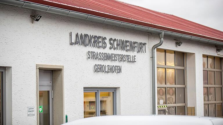 Die energetische Umrüstung des Kreisbauhofs in Gerolzhofen schreitet in diesem Jahr weiter voran. Die energetische Umrüstung des Kreisbauhofs in Gerolzhofen schreitet in diesem Jahr weiter voran.