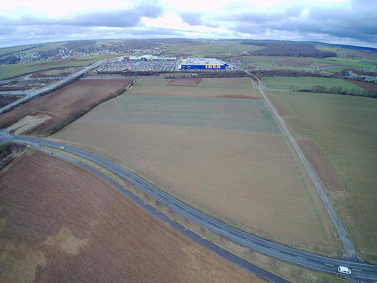 Der mögliche Stadionstandort Lengfeld-Nord-Ost im Vordergrund. Foto: Berthold Diem Der mögliche Stadionstandort Lengfeld-Nord-Ost im Vordergrund. Foto: Berthold Diem