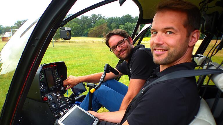 Die Piloten Benjamin Lenhart (vorne) und Christian Zahn sind für die Kontrollflüge über der Gasleitung verantwortlich. Die Piloten Benjamin Lenhart (vorne) und Christian Zahn sind für die Kontrollflüge über der Gasleitung verantwortlich.
