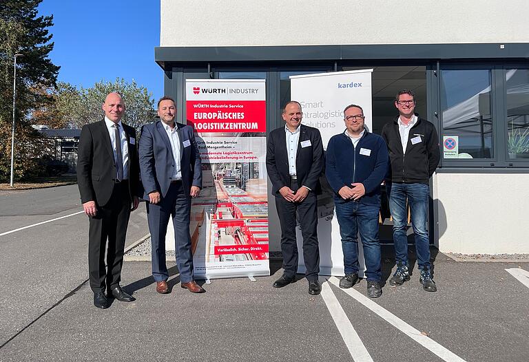 Würth Industrie Service arbeitet mit Karex zusammen. Von links nach rechts: Marcus Otto, Geschäftsführer Einkauf bei Würth Industrie Service, Frank Freudenberger, Logistikleitung bei Würth Industrie Service, Jochen Strauß, Geschäftsleitung bei Kardex Mlog, Lars Wagner, Projektleiter bei Kardex Mlog, Sebastian Haist, Projektleiter bei Kardex Mlog.