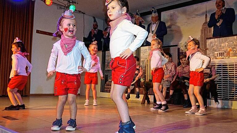 Niedlich anzusehen: Den Hollerboller Fasching prägten auch in diesem Jahr begeisternde Aufführungen der verschiedenen Garden. Auch die jüngsten Tänzer trugen zur prächtigen Stimmung auf der Frankenheimer Showbühne bei. Niedlich anzusehen: Den Hollerboller Fasching prägten auch in diesem Jahr begeisternde Aufführungen der verschiedenen Garden. Auch die jüngsten Tänzer trugen zur prächtigen Stimmung auf der Frankenheimer Showbühne bei.